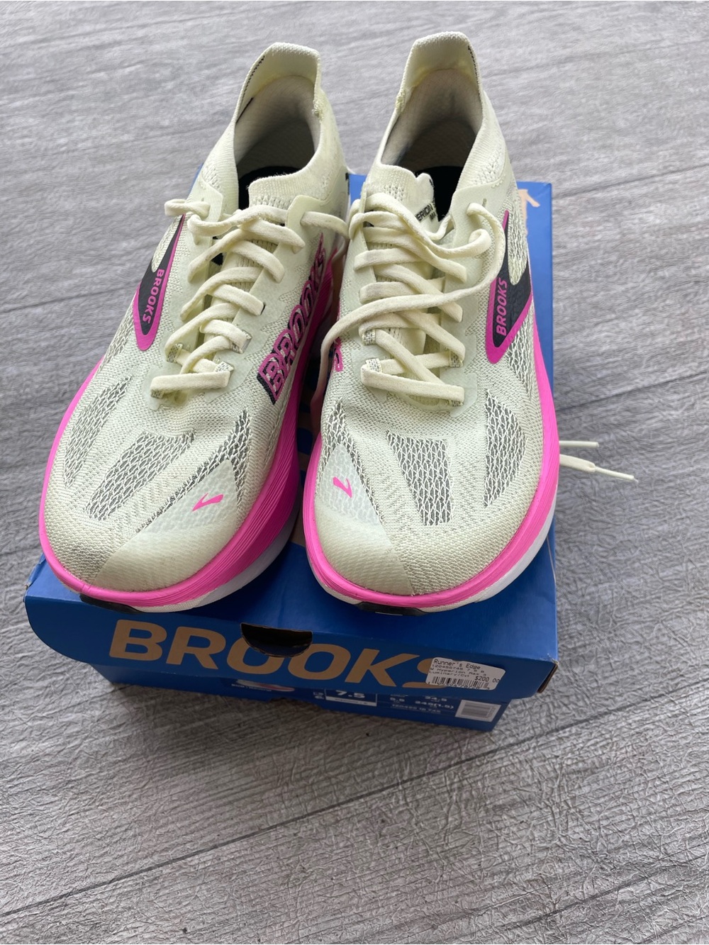 Brooks Hyperion Max 3 women’s 7.5 - Picture 5 of 12